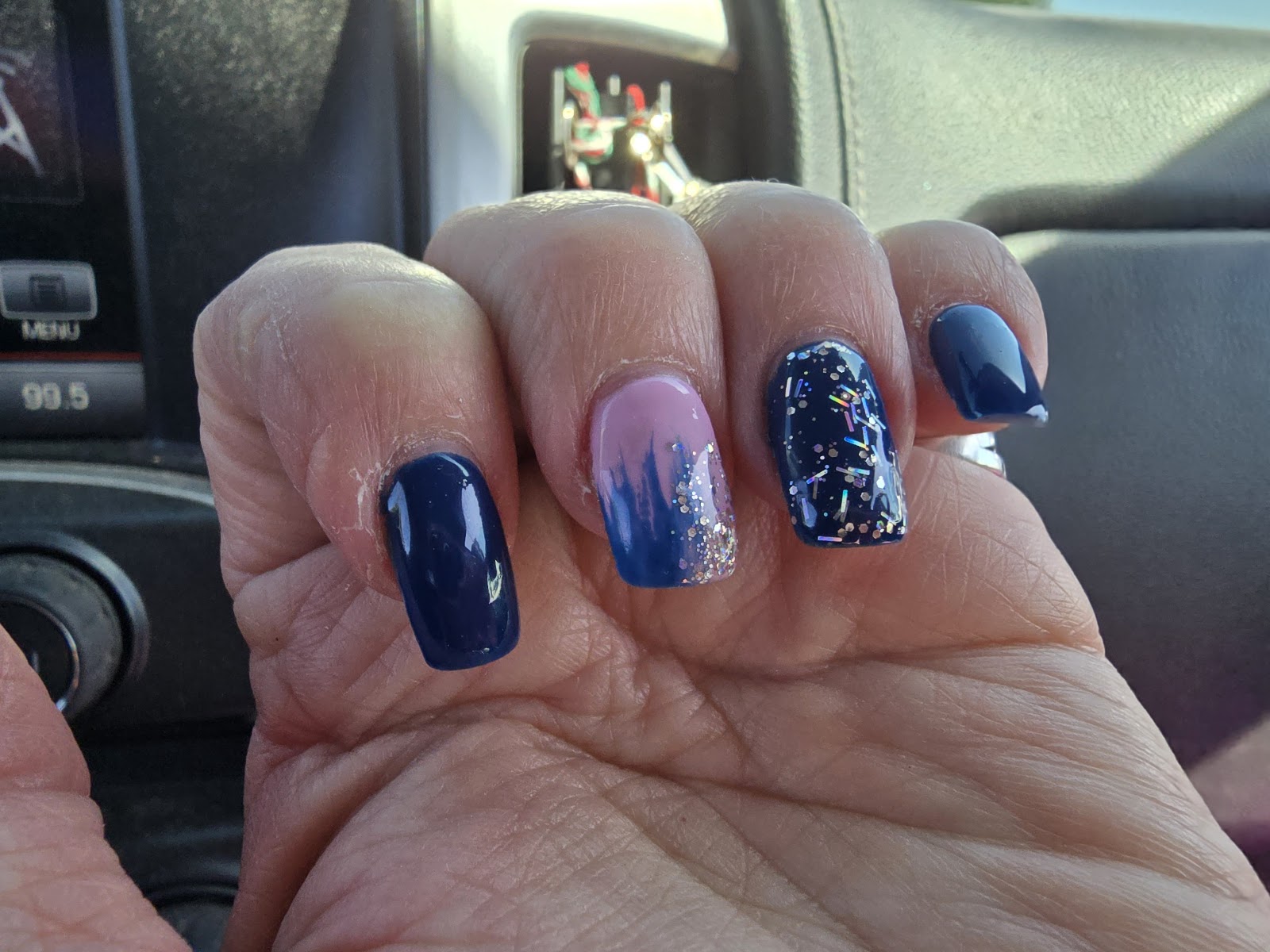 Davi Nails logo
